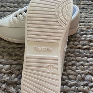 Tretorn size 8